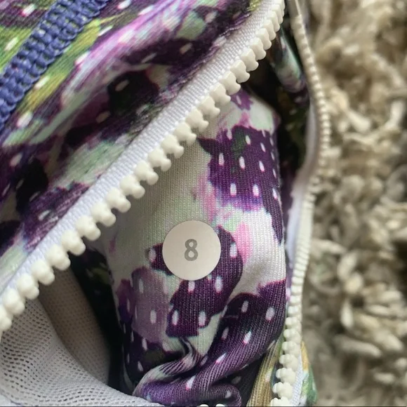 Lululemon define jacket size 8!💜 - Picture 2 of 3